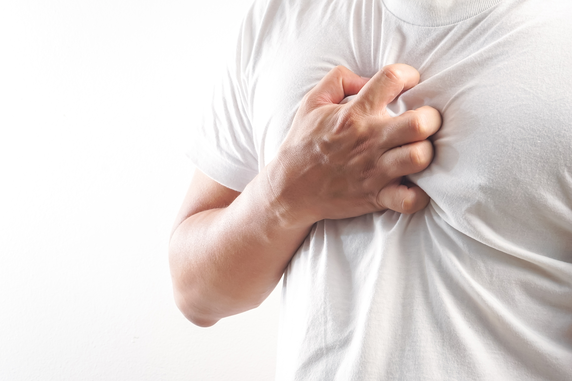 เจ็บหน้าอก แบบไหนเป็นสัญญาณเตือนของโรคหัวใจ ?